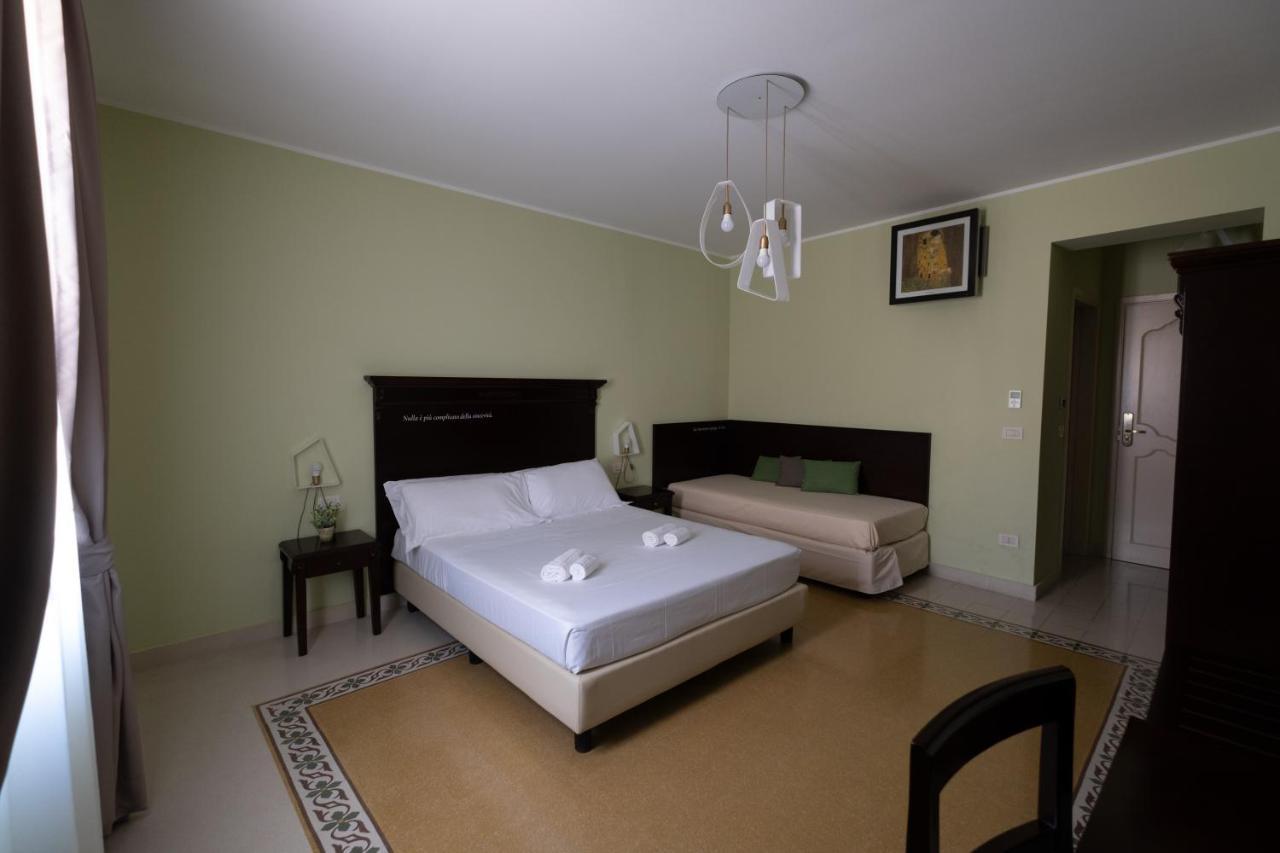 Hotel Borgo Di Ciaula Santa Flavia Exteriör bild