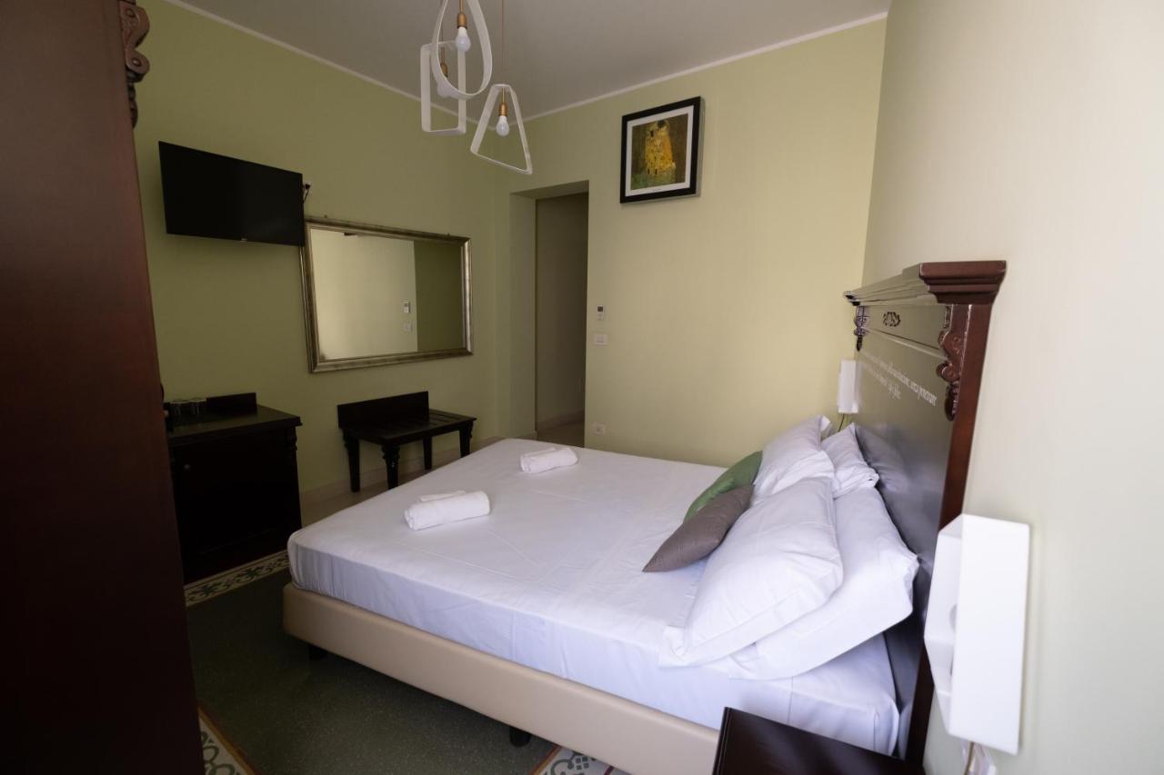 Hotel Borgo Di Ciaula Santa Flavia Exteriör bild