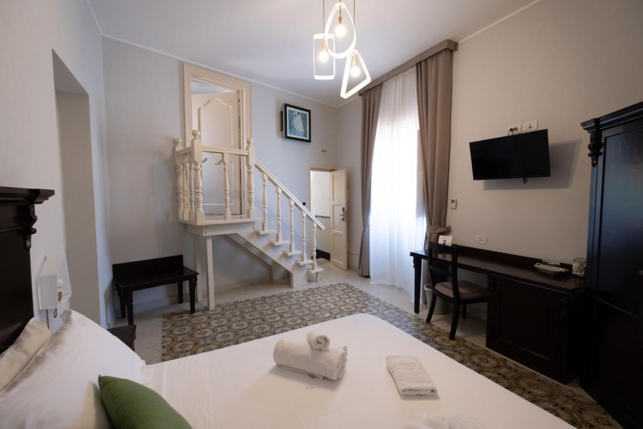 Hotel Borgo Di Ciaula Santa Flavia Exteriör bild
