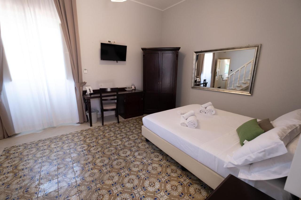 Hotel Borgo Di Ciaula Santa Flavia Exteriör bild