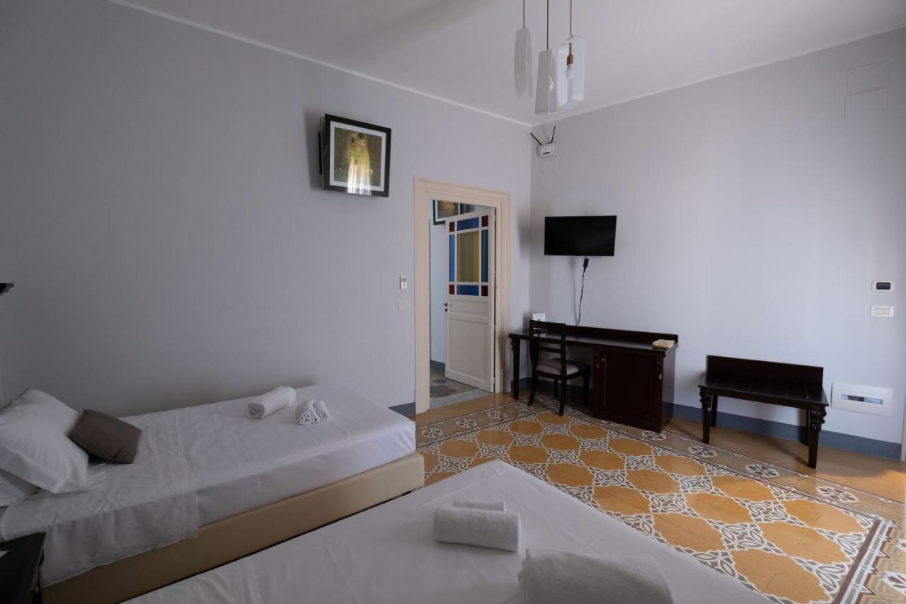 Hotel Borgo Di Ciaula Santa Flavia Exteriör bild